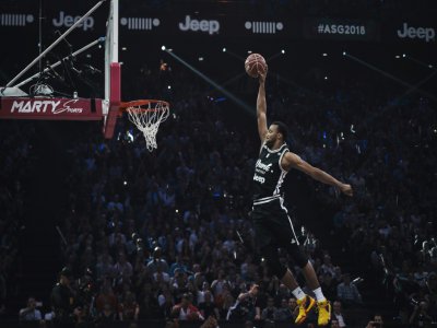 L'Américain Akil Mitchell claque un dunk lors du All Star Game, le 29 décembre 2018 à Paris - Lucas BARIOULET [AFP/Archives]