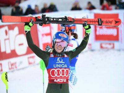 La joie de l'Américaine Mikaela Shiffrin après avoir remporté le slalom de Lienz en Autriche, le 29 décembre 2019 - HELMUT FOHRINGER [APA/AFP]