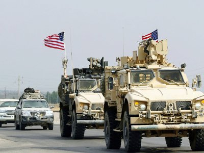 Des véhicules militaires américains arrivent dans la ville de Bardarach, dans la province kurde irakienne de Dohouk, le 21 octobre 2019 - SAFIN HAMED [AFP]