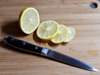 Le citron est l'aliment incontournable qui peut être adapté à chaque recette détox - Illustration