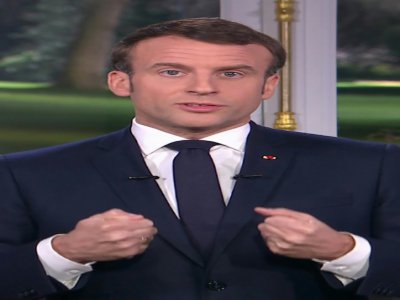 Capture d'écran de la chaîne France 2 diffusant les vœux aux Français du président Emmanuel Macron depuis l'Élysée, le 31 décembre 2019 - Martin BUREAU [FRANCE 2/AFP]