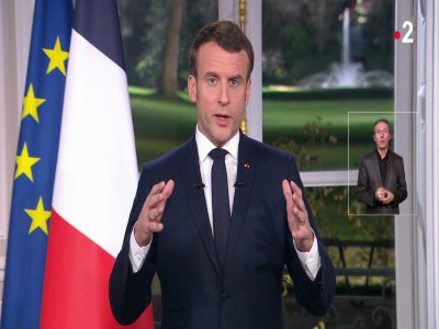 Capture d'écran de la chaîne France 2 diffusant les vœux aux Français du président Emmanuel Macron depuis l'Élysée, le 31 décembre 2019 - Martin BUREAU [FRANCE 2/AFP]