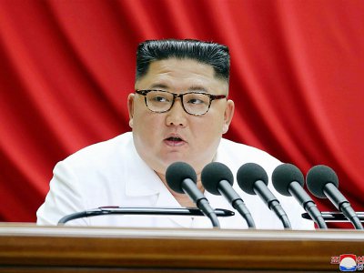 Le leader nord-coréen Kim Jong Un pendant une réunion du comité central du Parti des travailleurs, le 30 décembre 2019 à Pyongyang - KCNA [KCNA VIA KNS/AFP]