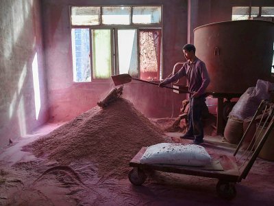 Dans une fabrique de bâtonnets d'encens à Quanzhou, en Chine - HECTOR RETAMAL [AFP]