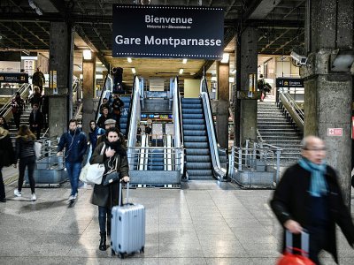 A la gare Montparnasse à Paris le 2 janvier 2020, au 29e jour de la grève contre la réforme des retraites - STEPHANE DE SAKUTIN [AFP]