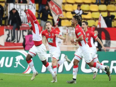 L'attaquant sénégalais de Monaco Keita Baldé (g) marque le but de la qualification contre Reims en Coupe de France, le 4 janvier 2020 au stade Louis-II - VALERY HACHE [AFP]