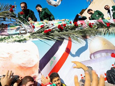 Les cercueils de Qassem Soleimani et d'Abou Mehdi al-Mouhandis juchés sur un véhicule à Ahvaz en Iran, le 5 janvier 2020 - FATEMEH RAHIMAVIAN [fars news/AFP]