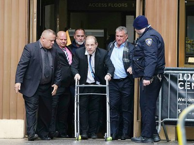 Le producteur de cinéma Harvey Weinstein, photographié ici le 11 décembre à sa sortie du  tribunal de Manhattan, doit comparaitre lundi pour l'ouverture de son procès - Bryan R. Smith [AFP]