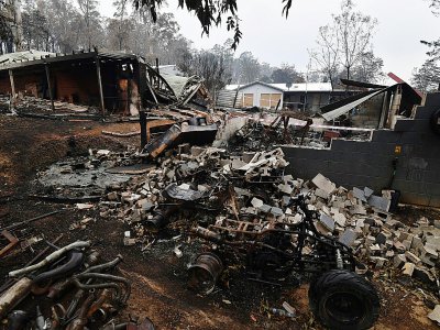 Maisons détruites par un incendie, dans le village de Mogo (sud de l'Australie), le 6 janvier 2020 - SAEED KHAN [AFP]