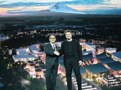 Toyota President and CEO Akio Toyoda (L) and Danish architect Bjarke Ingel reveal plans for a prototype "city" of the future at the base of Mt. Fuji in Japan during the Toyota press conference at the 2020 Consumer Electronics Show - Robyn Beck [AFP]
