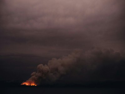 La fumée dégagée par les feux de forêt qui ravagent l'Australie ne devrait pas entraîner un report de l'Open d'Australie - Handout [AUSTRALIAN DEPARTMENT OF DEFENCE/AFP]