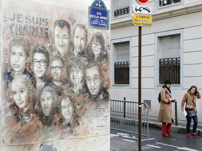 Fresque de l'artiste Christian Guemy, dit "C215", représentant les membres de l'équipe de Charlie Hebdo assassinés il y a cinq ans, rue Nicolas Appert à Paris le 7 janvier 2020 - FRANCOIS GUILLOT [AFP]
