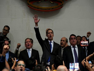 L'opposant vénézuélien Juan Guaido (c) après sa prestation de serment comme président de l'Assemblée nationale, le 7 janvier 2020 à Caracas - Federico Parra [AFP]