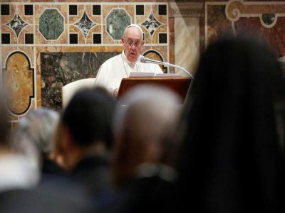 Le pape François intervient devant les diplomates lors de la cérémonie de voeux au Vatican, le 9 janvier 2020 - REMO CASILLI [POOL/AFP]
