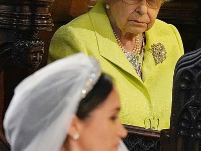 La reine Elizabeth II regarde Meghan pendant son mariage dans la Chapelle St George du château de Windsor le 19 mai 2018 - Jonathan Brady [POOL/AFP/Archives]