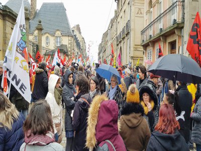 Rassemblement ce jeudi 9 janvier de 600 manifestants opposés à la réforme des retraites, devant la préfecture de l'Orne, avant un défilé dans les rues de la ville. - Eric Mas