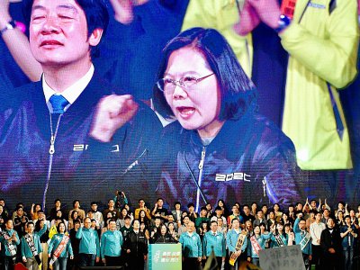 Tsai Ing-Wen (C), présidente sortante et candidate de son parti le Parti démocratique et progressiste (DPP) à l'élection présidentielle à Taïwan, lors d'un dernier meeting de camapagne le 10 janvier. - Sam Yeh [AFP]