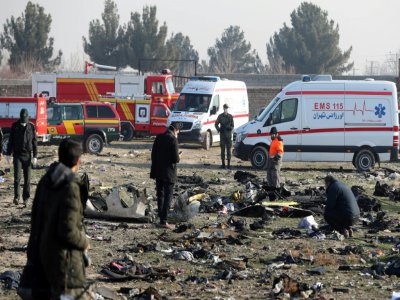Des secouristes sont sur les lieux du crash de l'avion ukrainien, le 8 janvier 2020, près de l'aéroport à Téhéran - - [AFP/Archives]