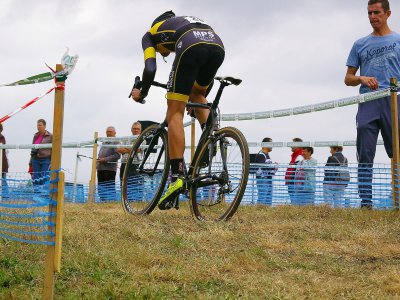 Le normand Louka Lesueur a été sacré champion de France chez les cadets au championnats de cyclo-cross à Flamanville. - Illustration