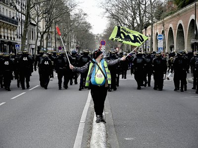 Un manifestant contre la réforme des retraites, le 11 janvier 2020 à Paris - LIONEL BONAVENTURE [AFP]
