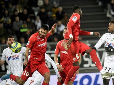 Gaëtan Laborde (N.10) signe l'égalisation pour Montpellier à Amiens, pour la première victoire du club à l'extérieur cette saison, le 11 janvier 2020 - FRANCOIS LO PRESTI [AFP]