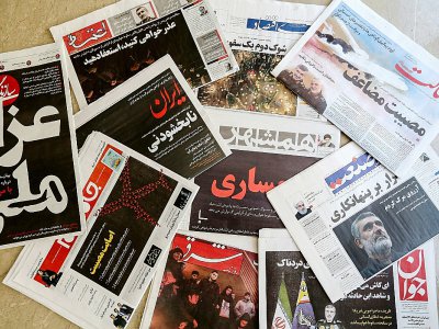 Photo prise à Téhéran le 12 janvier 2020 montrant les unes de journaux iraniens - ATTA KENARE [AFP]
