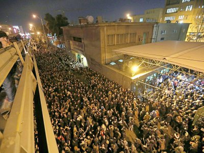 Des étudiants iraniens défilent en hommage aux victimes du crash d'un Boeing ukrainien, à Téhéran, le 11 janvier 2020 - Atta KENARE [AFP]