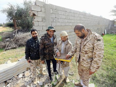 Des combattants loyaux au GNA reconnu par la communauté internationale patrouillent au sud de la capitale Tripoli le 12 janvier 2020 - Mahmud TURKIA [AFP]
