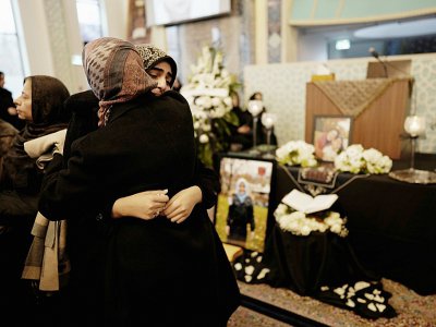 Des femmes pleurent lors d'une cérémonie en hommage aux victimes du crash d'un avion ukrainien abattu par l'Iran, le 12 janvier 2020 à Toronto, au Canada - Geoff Robins [AFP]