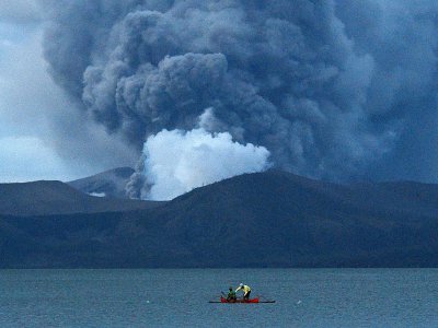 Eruption du volcan Taakn ke 14 janvier 2020 au sud de Manille, aux Philippines - Ted ALJIBE [AFP]