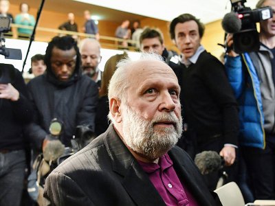 L'ex-prêtre Bernard Preynat le 13 janvier 2020 à l'ouverture de son procès à Lyon - PHILIPPE DESMAZES [AFP]