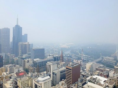 Fumées des feux de forêts au-dessus de Melbourne, le 14 janvier 2020 - Mark PETERSON [AFP/Archives]