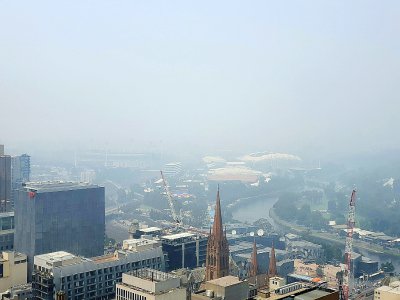 Fumée des feux de forêts au-dessus de Melbourne, le 14 janvier 2020 - Mark PETERSON [AFP/Archives]