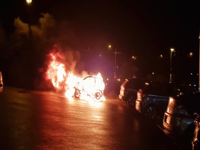 Le feu a détruit la voiture sans permis, à Saint-Lô, le mardi 14 janvier. - Thierry Valoi