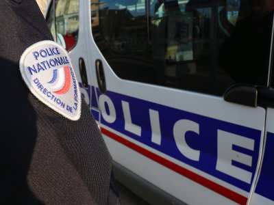 À Caen, la police a arrêté, le lundi 13 janvier, un jeune homme de 17 ans au volant d'une voiture volée. Il est convoqué devant le juge pour enfants au mois de mars prochain.