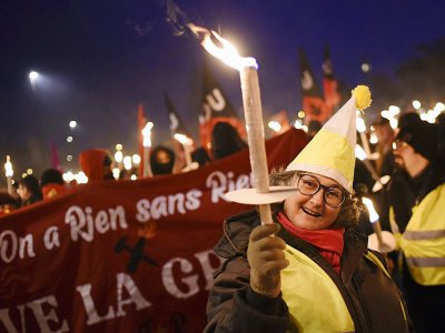 Marche aux flambeaux contre la réforme des retraites, le 15 janvier 2020 à Nantes (France) - Sebastien SALOM-GOMIS [AFP]