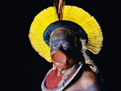 Le cacique Raoni Metuktire le 16 janvier 2020 militant de la cause indigène, dans son village du Matto Grosso au Brésil - CARL DE SOUZA [AFP]