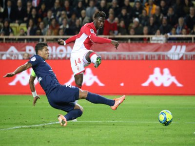 Le défenseur du PSG Thiago Silva (g) à la lutte avec l'attaquant de Monaco Keita Balden, en L1 à Louis-II, le 15 janvier 2020 - Valery HACHE [AFP/Archives]