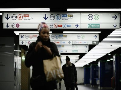 Une nette amélioration du trafic se profile lundi dans le métro parisien où une suspension de la grève contre la réforme des retraites a été votée par une majorité d'assemblées générales - Philippe LOPEZ [AFP/Archives]