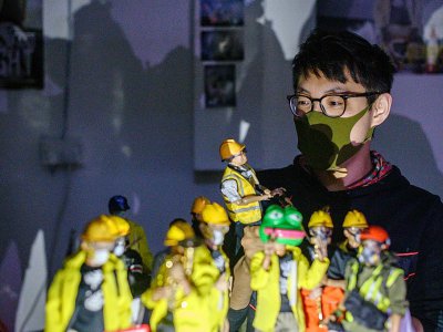 L'un des deux créateurs des figurines de protestataires hongkongais, qui a pris le pseudonyme de "Charlie", le 14 janvier 2020 à Hong Kong - Philip FONG [AFP/Archives]