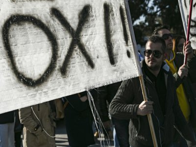 Manifestation contre les migrants dans le port de Mytilene à Lesbos, le 22 janvier 2020 - ARIS MESSINIS [AFP]