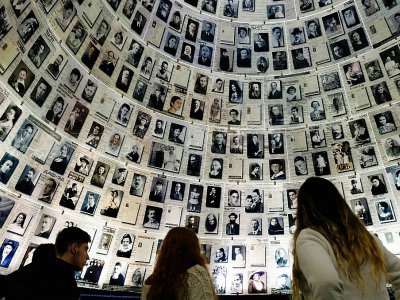Des visiteurs au Mémorial de l'Holocauste Yad Vashem, le 20 janvier 2020 à Jérusalem - Emmanuel DUNAND [AFP/Archives]