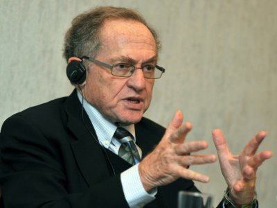 Le professeur de droit et avocat américain Alan Dershowitz, le 11 avril 2011 à Kiev - GENYA SAVILOV [AFP/Archives]