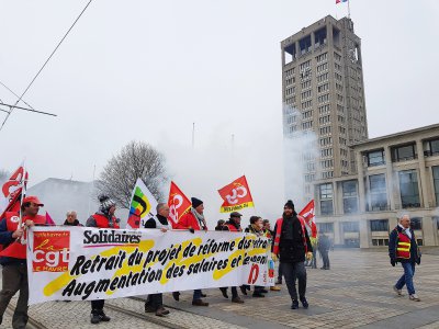 Manifestation du vendredi 24 janvier au Havre : 65 000 personnes (CGT), 7 500 (police). - Gilles Anthoine