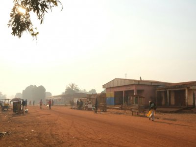 La rue principale de Bria, le 20 décembre 2019 en Centrafrique - CAMILLE LAFFONT [AFP/Archives]
