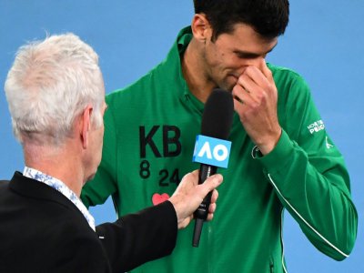 Le tennisman Novak Djokovic, en pleurs, lors de l'Open d'Australie, le 28 janvier 2020 à Melbourne - William WEST [AFP]