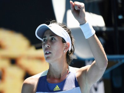 L'Espagnole Garbine Muguruza poing levé après avoir battu la Russe Anastasia Pavlyuchenkova en quarts de finale de l'Open d'Australie, le 29 janvier 2020 à Melbourne - Manan VATSYAYANA [AFP]