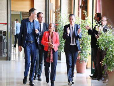 Raphaël Glucksmann, la tête de liste Envie d'Europe, avec l'ancienne ministre Christiane Taubira et le premier secrétaire du PS, Olivier Faure. - Amaury Tremblay