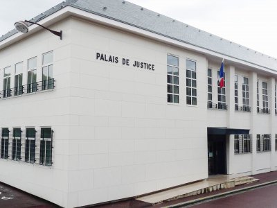 Une ancienne secrétaire de mairie a comparu devant le tribunal de Coutances le mercredi 29 janvier, elle est accusée d'avoir détourné plus de 130 000 €.