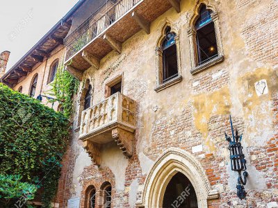 Venez découvrir le fameux balcon de la maison de Juliette, à Vérone en Italie, en remportant le concours organisé par AirBnB. - Maison de Juliette